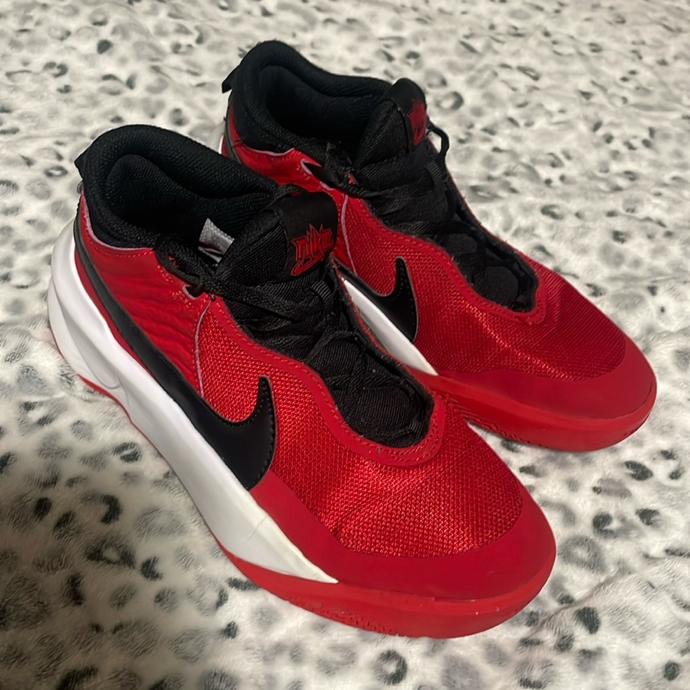 Used red and black boys Nikes size 5.5